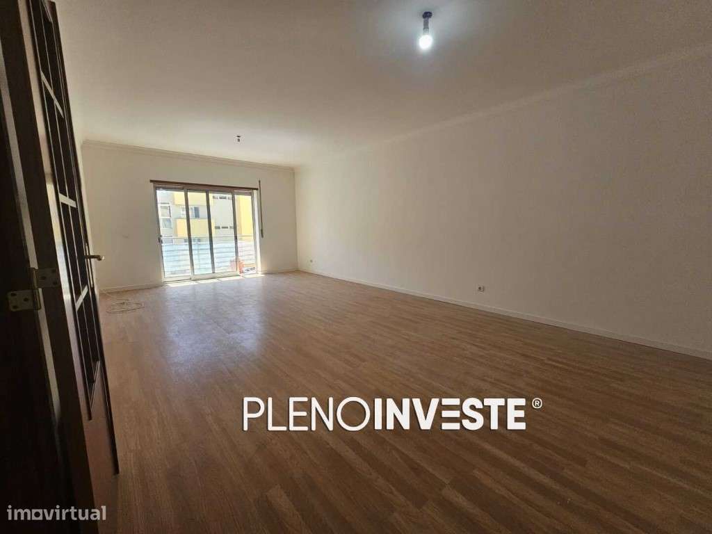 T3 de excelentes áreas com parqueamento no Barreiro-15