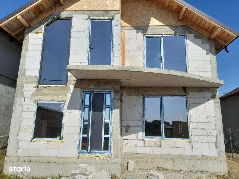 Casa cu etaj la rosu - Imagine principală: 4/5