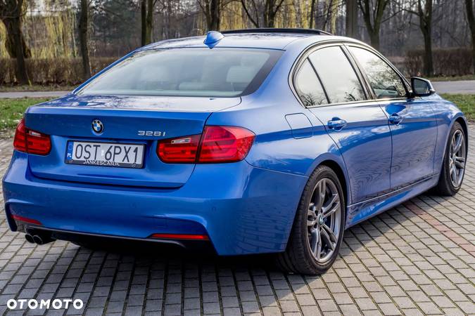 BMW Seria 3 328i M Sport - 16