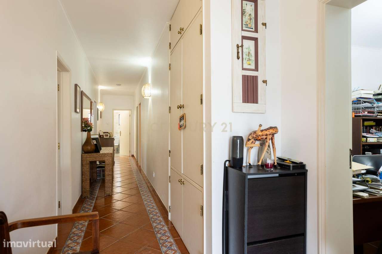 Quinta de 7800 m2  com Casa Principal T3, Apartamento T1 e 6 quartos i-6