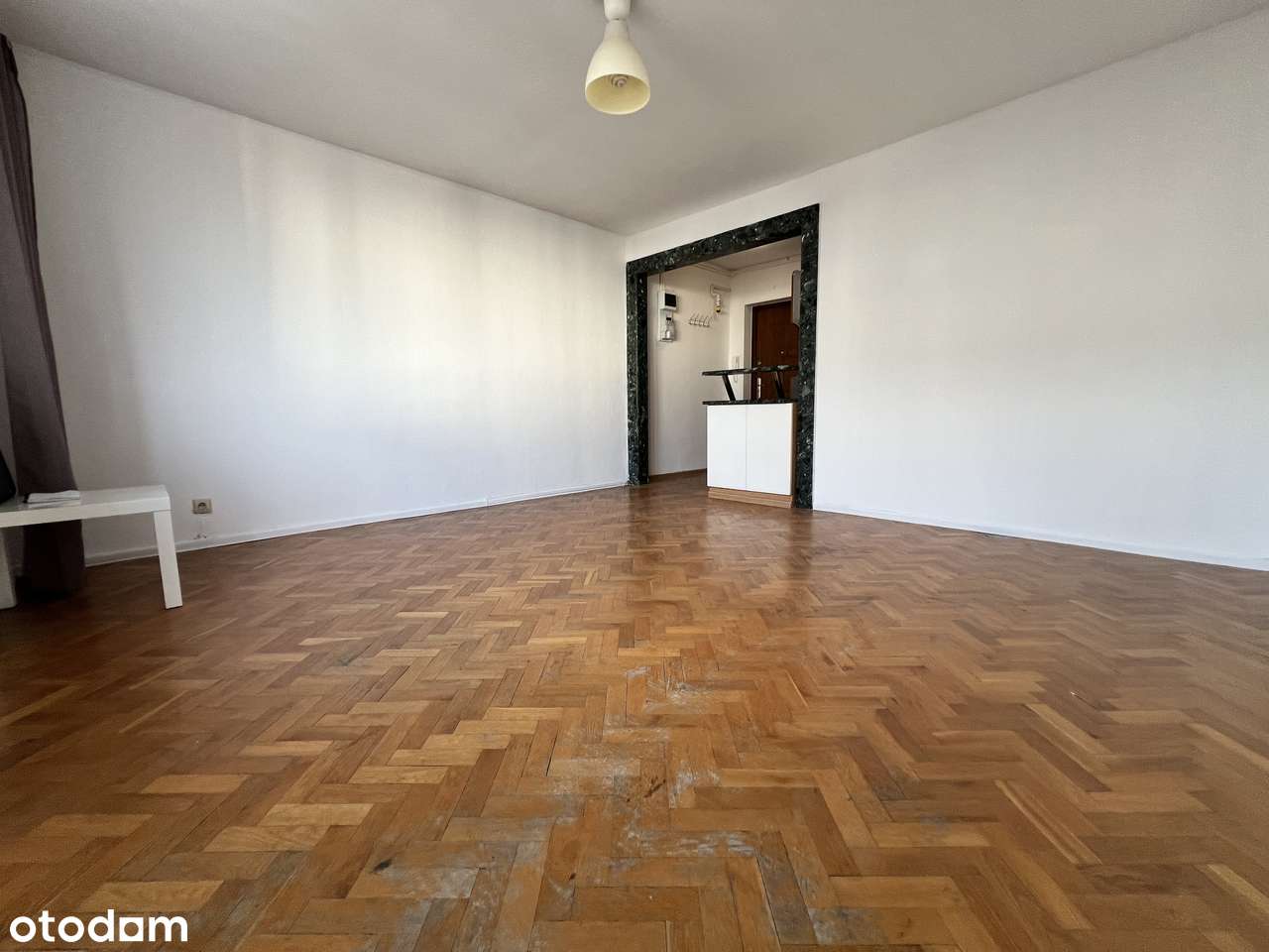 Kawalerka z windą i piwnicą w centrum Gdyni!-6