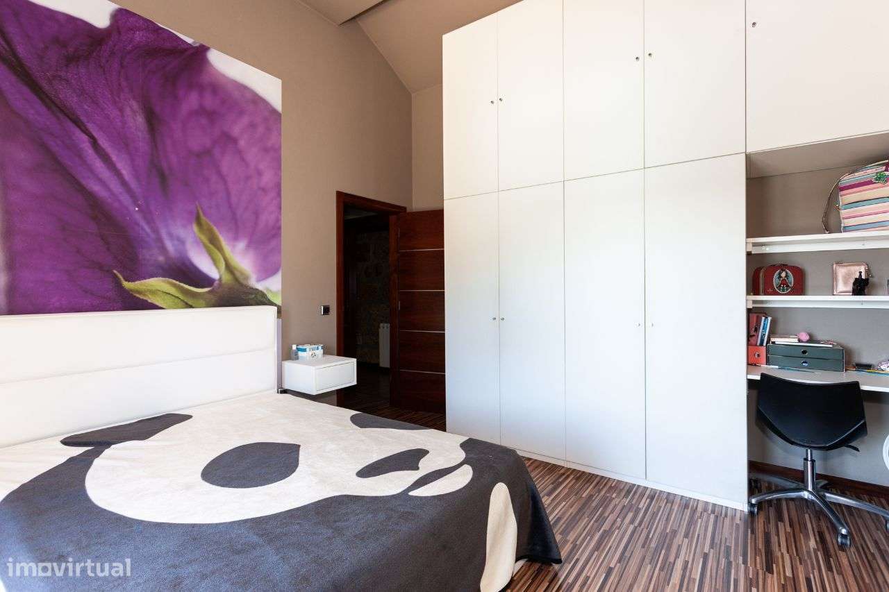 Moradia com Piscina e Campo de Ténis-13