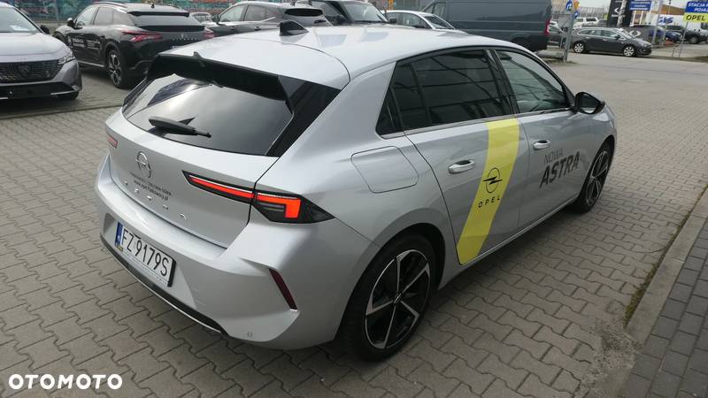 Opel Astra V 1.2 T Elegance S&S - 3