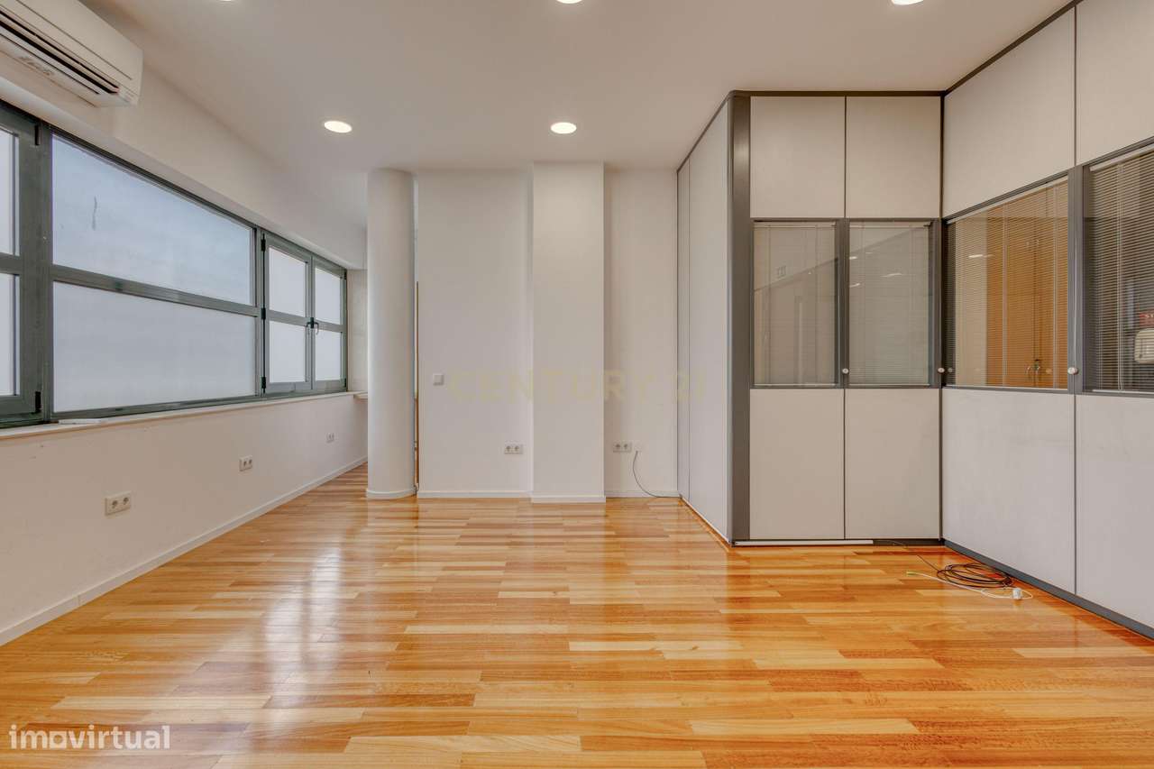 Escritório junto ao Metro do Aeroporto - Grande imagem: 4/16