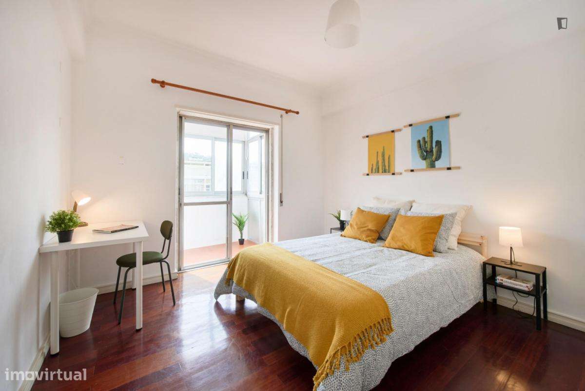 Quarto - localizado em Benfica Lisbon - Grande imagem: 5/8