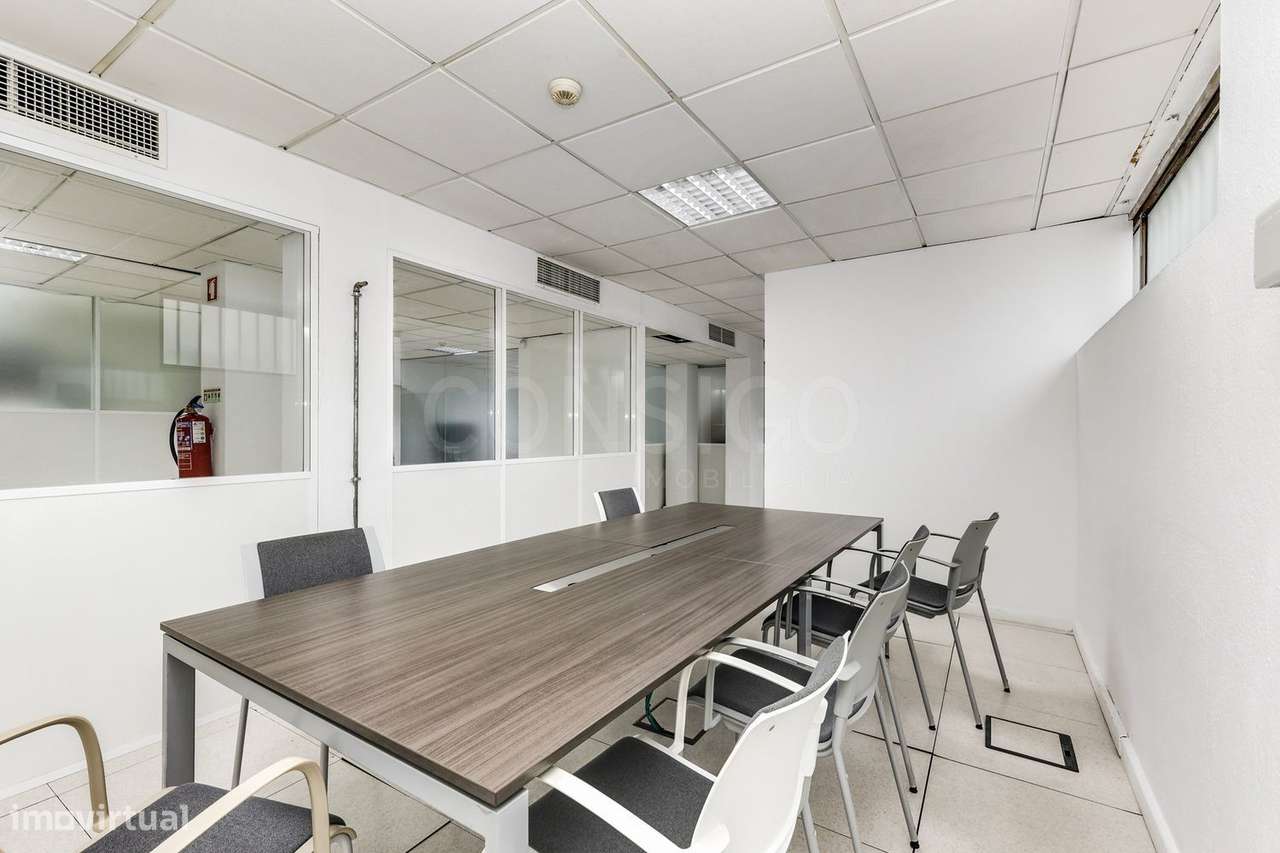 Escritório, loja e armazém com 550 m² em Linda-a-Velha, pronto a funci-18