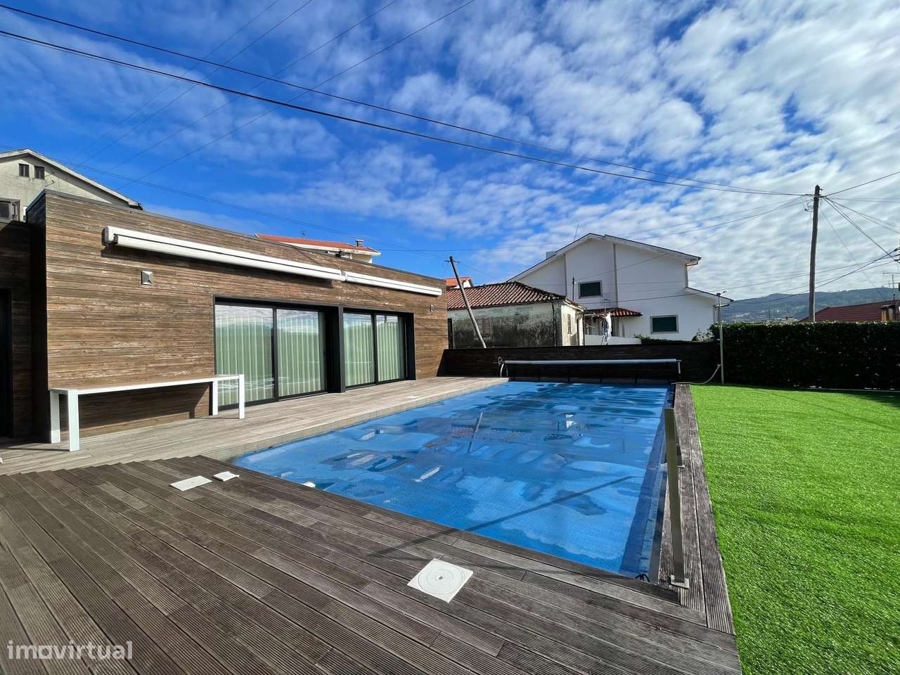 Moradia individual T3 com piscina em Fafe-17