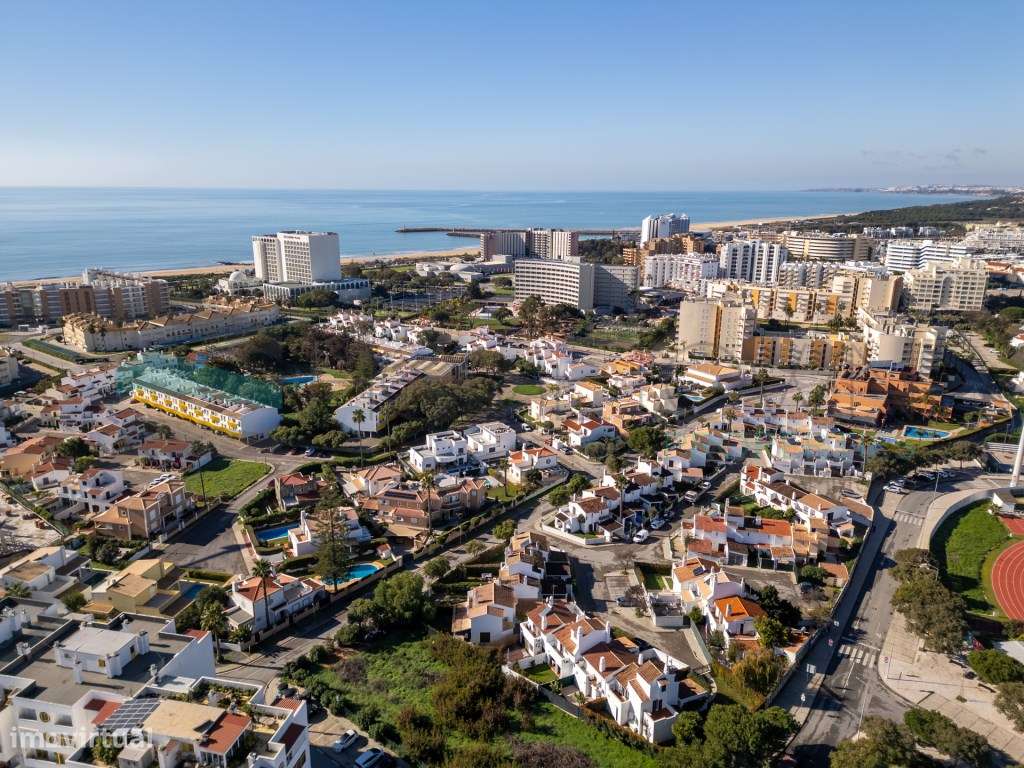 Moradia V2 com jardim, perto da praia, em Quarteira-35