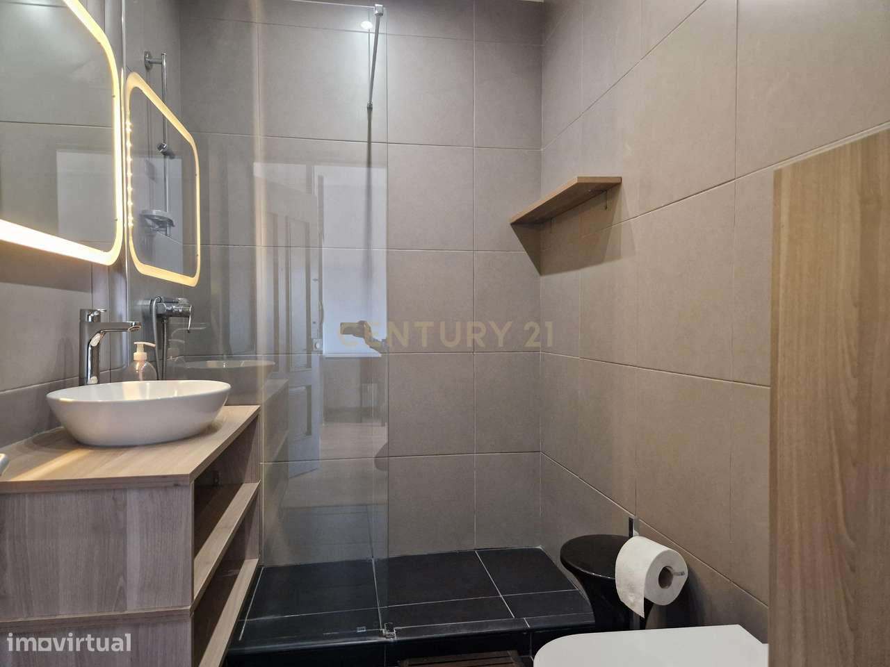 T1 mobilado com Varanda, ao Centro do Porto (Metro Faria Guimaraes) - Grande imagem: 5/16