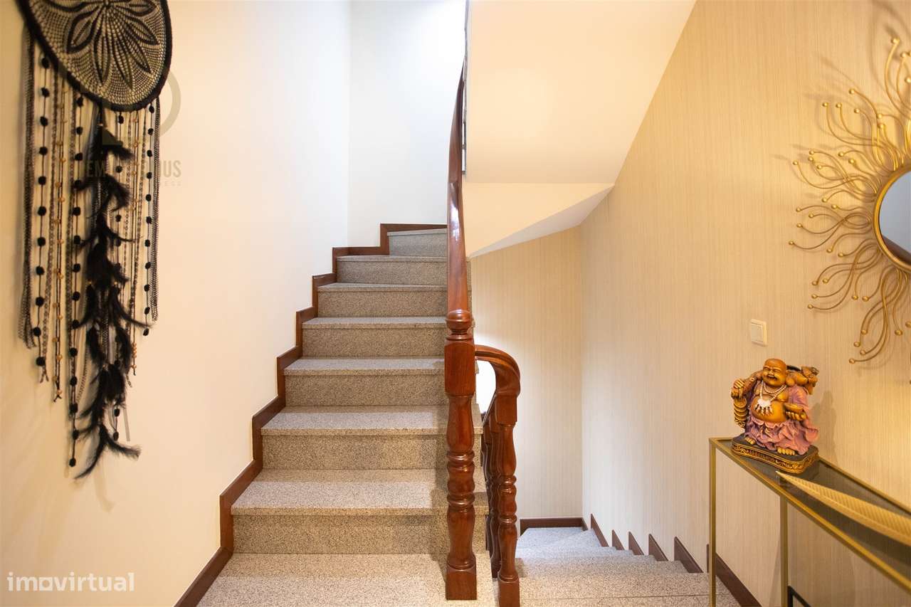 Andar Moradia T3+1 renovado e independente em Canelas - Grande imagem: 3/60