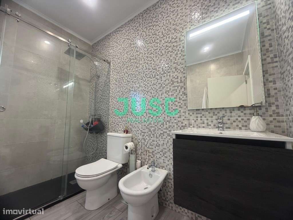 Moradia isolada, T3, seminova com garagem e piscina na Quinta do Conde-30