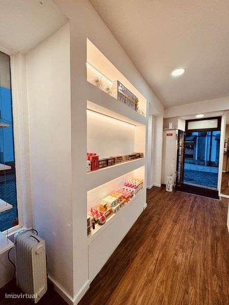 Negócio de Cosméticos à Venda – Faturação Ativa”. - Grande imagem: 4/11