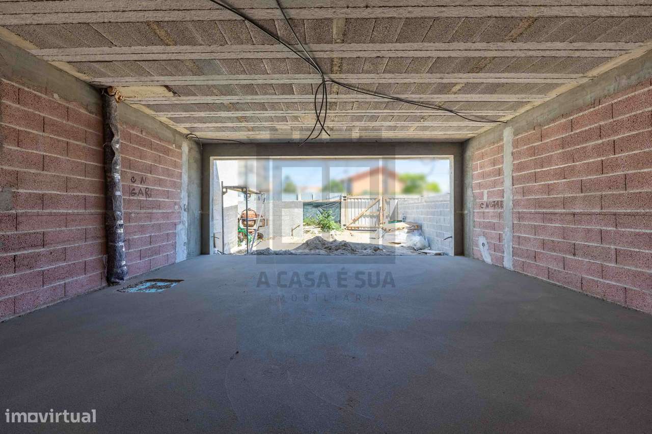 Moradia T3+1 Nova com Piscina em São Félix da Marinha, V.N.G.-12