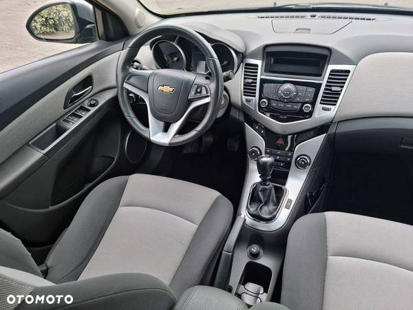 Chevrolet Cruze 1.6 LS - 8