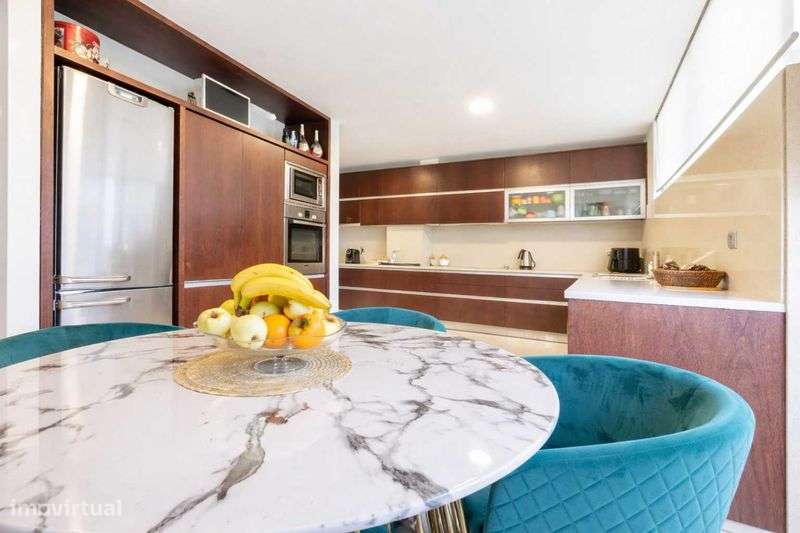 Moradia T3+1 em banda à venda na R. Manuel Ferreira Castêlo da Maia - Grande imagem: 5/12