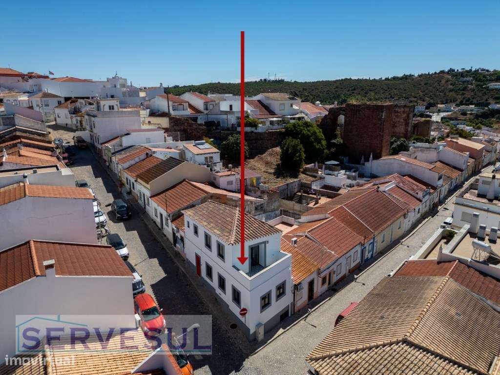 Nova Moradia de 2 pisos composta por 1 quarto, totalmente renovada,...-21