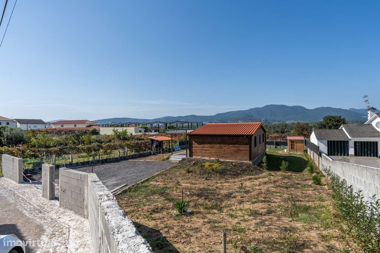 Moradia individual T2 térrea com piscina-24