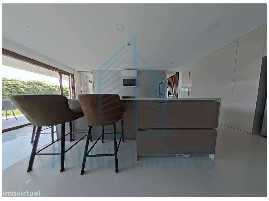 Moradia semi-nova T5+1 em Santa Joana - Aveiro-26