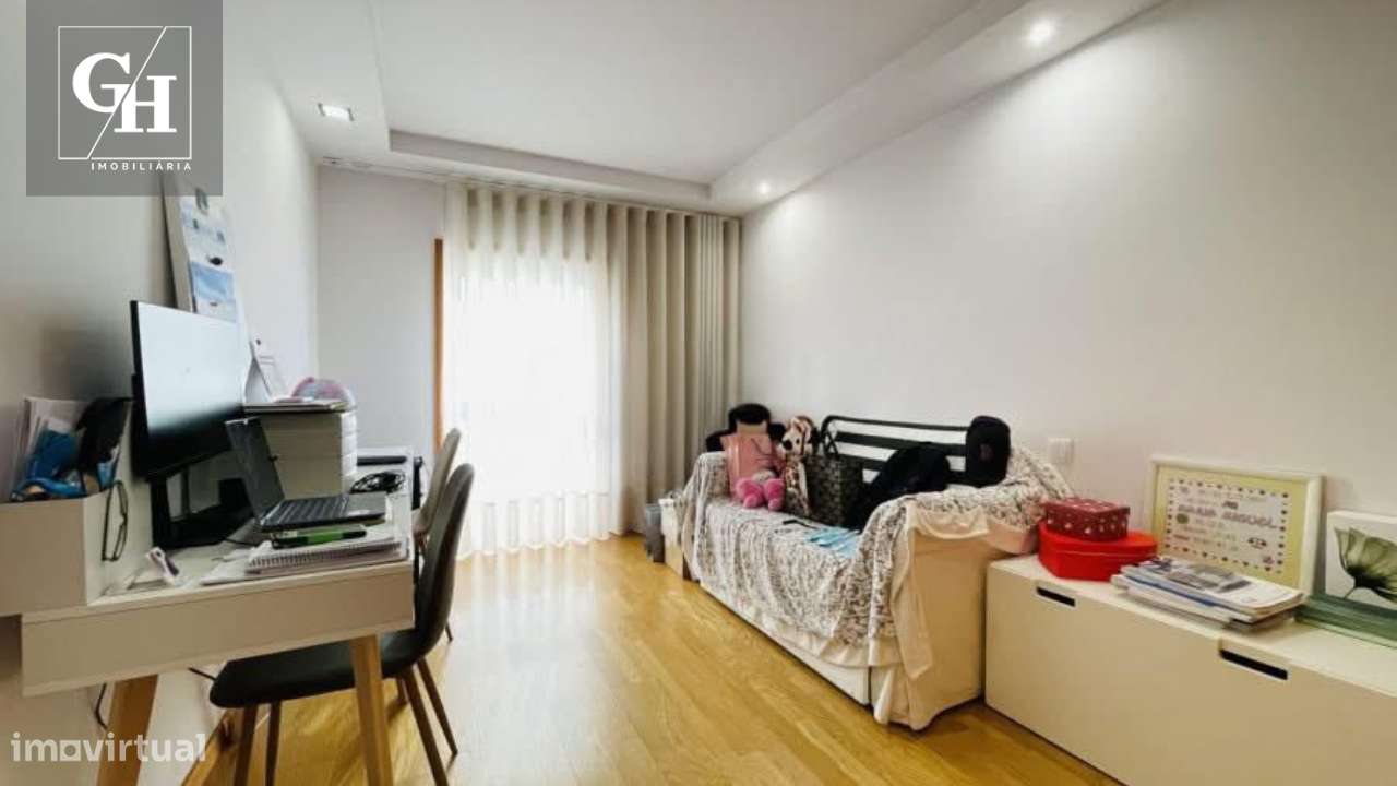 Apartamento T4 no Vinhal, com garagem fechada e vistas desafogadas-9