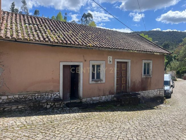 Moradia à Beira Rio – Oportunidade Única em Aldeia da Ana Viz-0