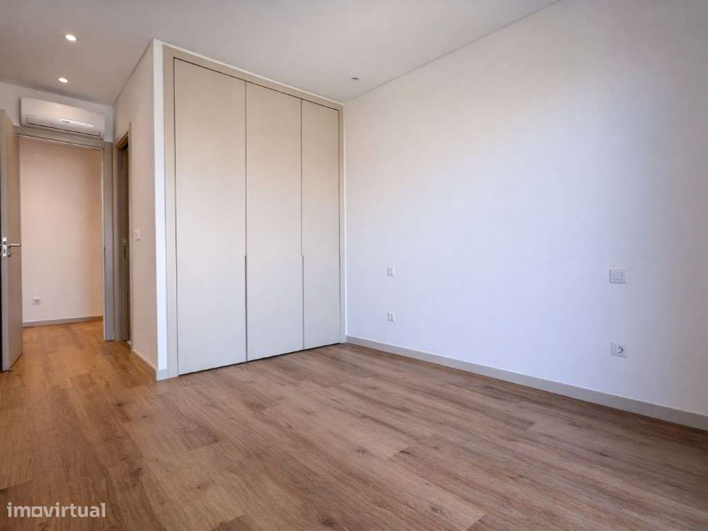 Venda | 2 Suites | 2 Varandas | Lugar de Garagem | Elevador-9
