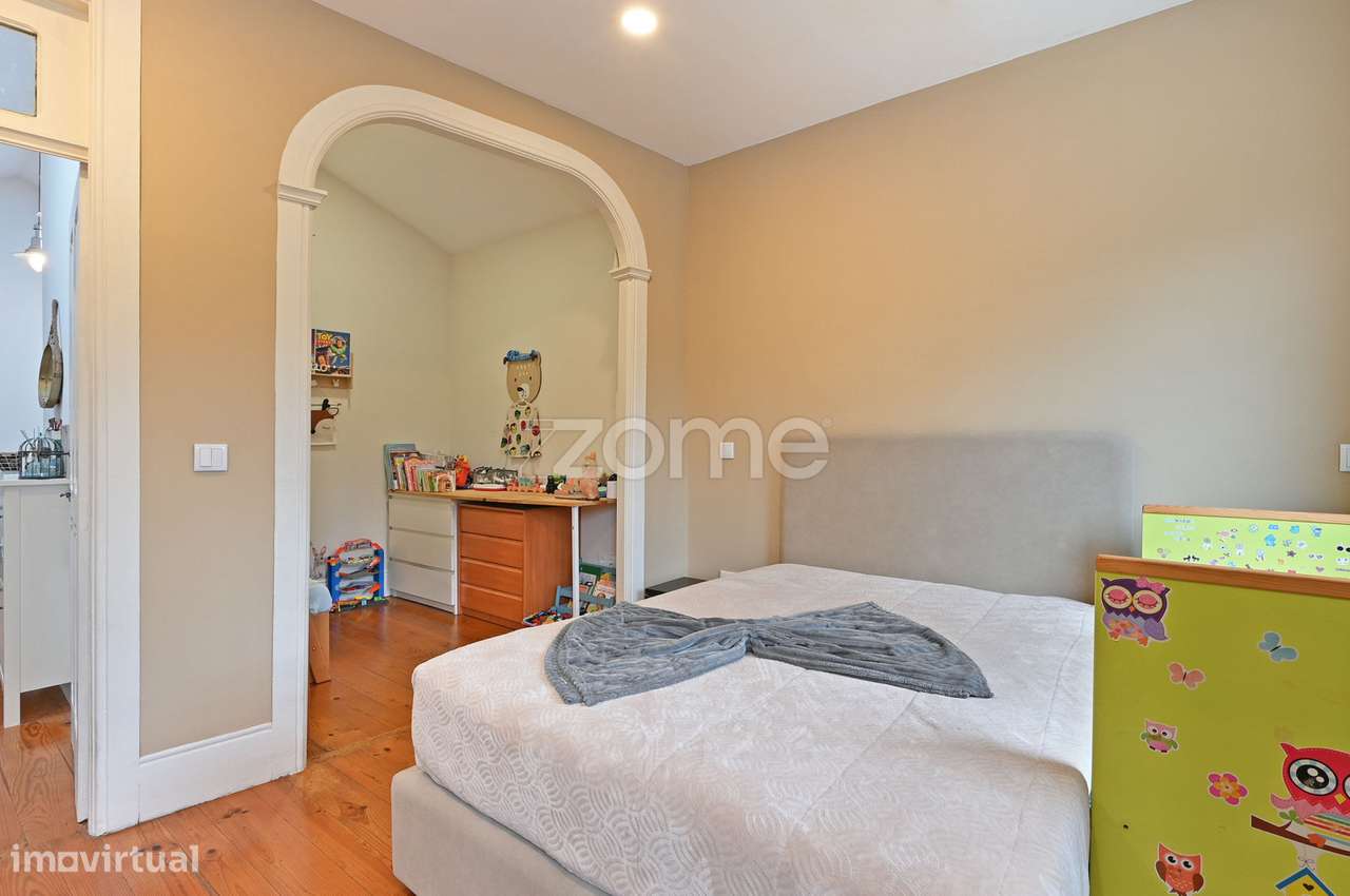 Moradia com Garagem Dupla, Terraço e Elevado Potencial (2 frentes) - Grande imagem: 5/21