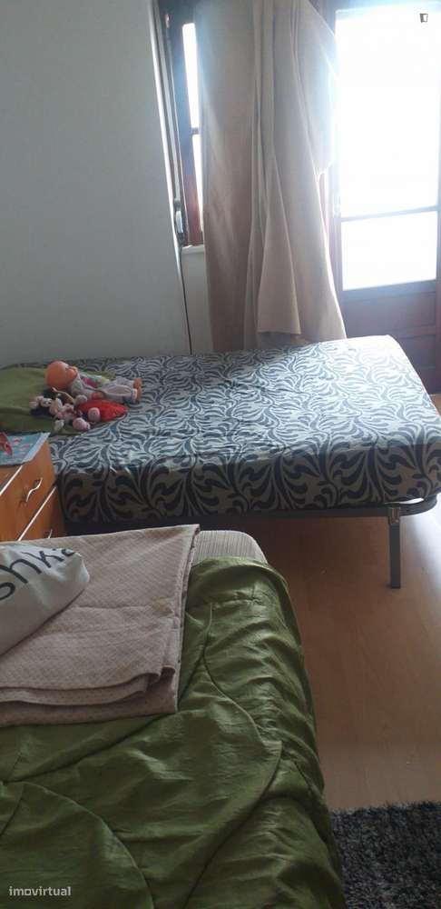 Quarto - localizado em Setubal - Grande imagem: 5/7