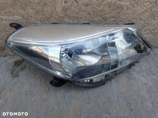 LAMPA PRAWA REFLEKTOR PRAWY TOYOTA YARIS 3 III P13 2011-2014R - 1