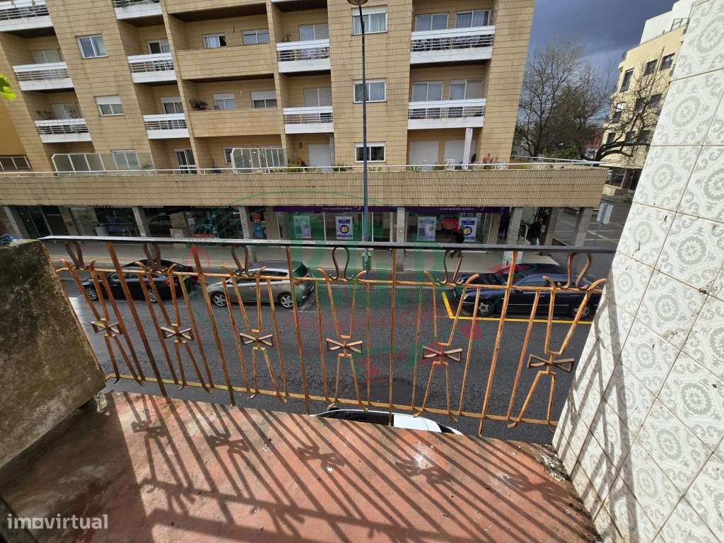 INVESTIMENTO - T5 Entrada Independente | Garagem | Peq. Quintal | C...-9