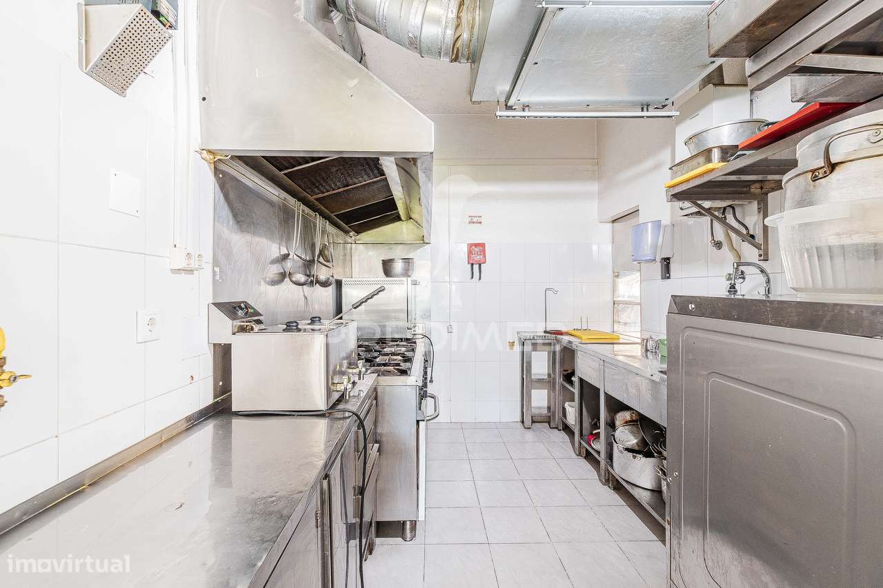 Espaço Comercial – Restaurante / Churrasqueira para Arrendamento - Grande imagem: 5/35