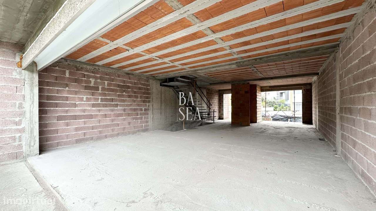 Moradia T3 em Estrutura com 3 Suítes em Lamaçães Braga-4