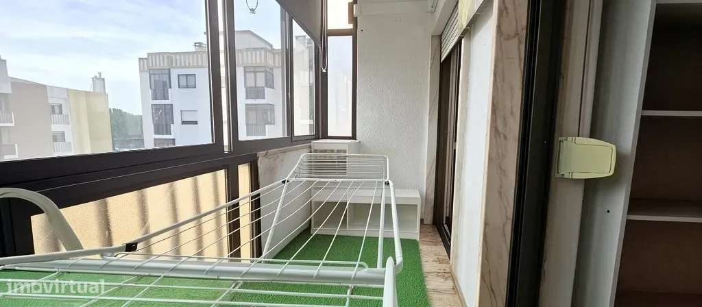 Amadora - Reboleira, apartamento T2 com 94m2, sala com lareira, 2 vara-18