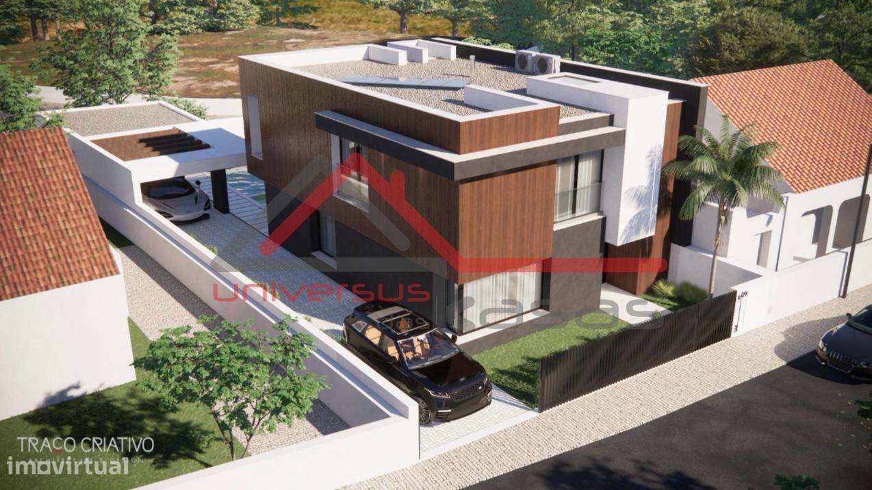 Moradia Nova Geminada V4 com Piscina e Garagem Sarilhos Grandes-8