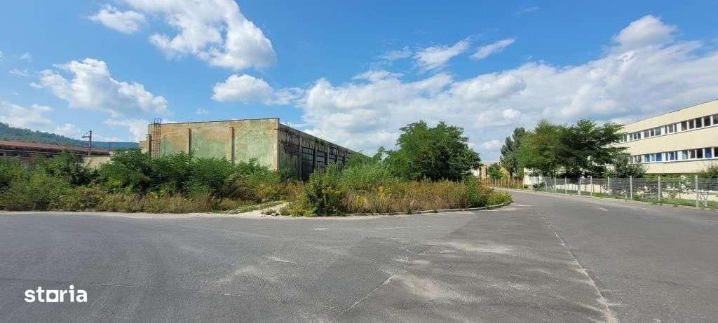 Hala + Spatiu Birouri pe Platforma Industriala Roman, S = 3.400mp-2