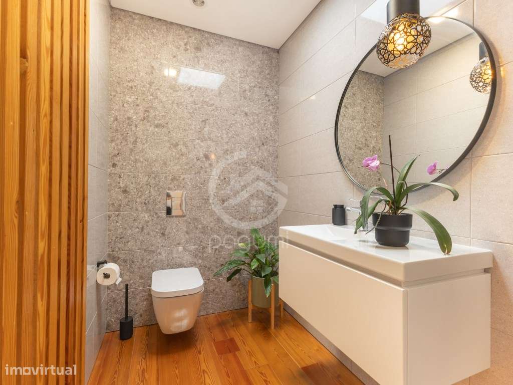 Moradia Contemporânea | 1.470 m² | A 1 Minuto da A4-35