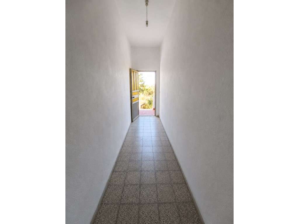 Moradia com 232 m², terreno de 630 m², piso inferior ao nível do ja...-22
