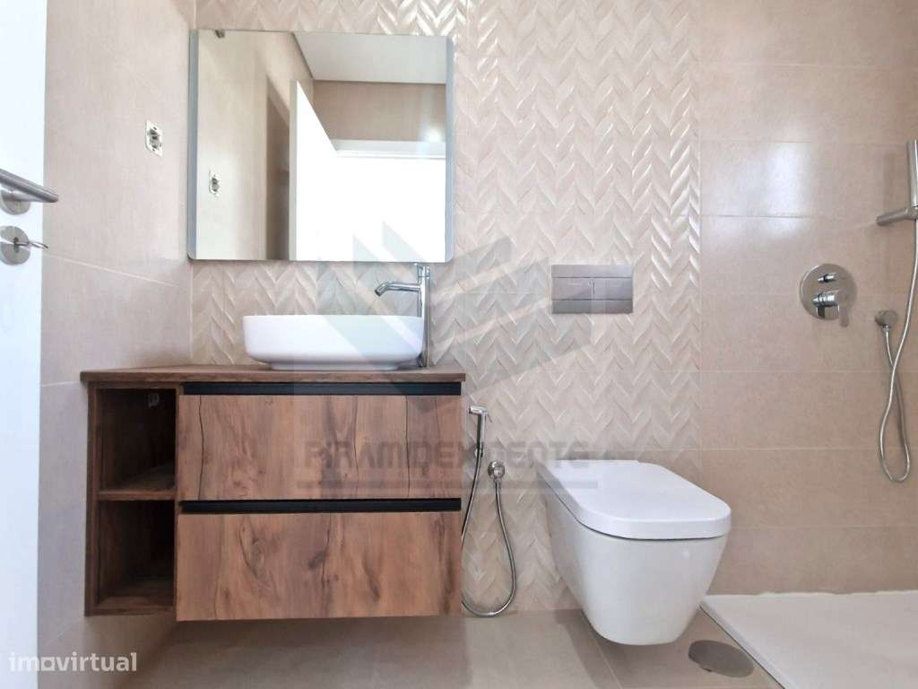 Moradia Isolada, Fernão Ferro, 2 Suítes, open space 46m2-14