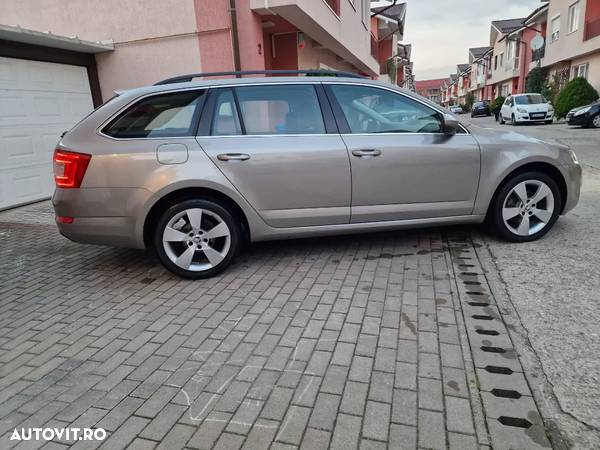 Skoda Octavia 2.0 TDI AMBITION DSG - 7