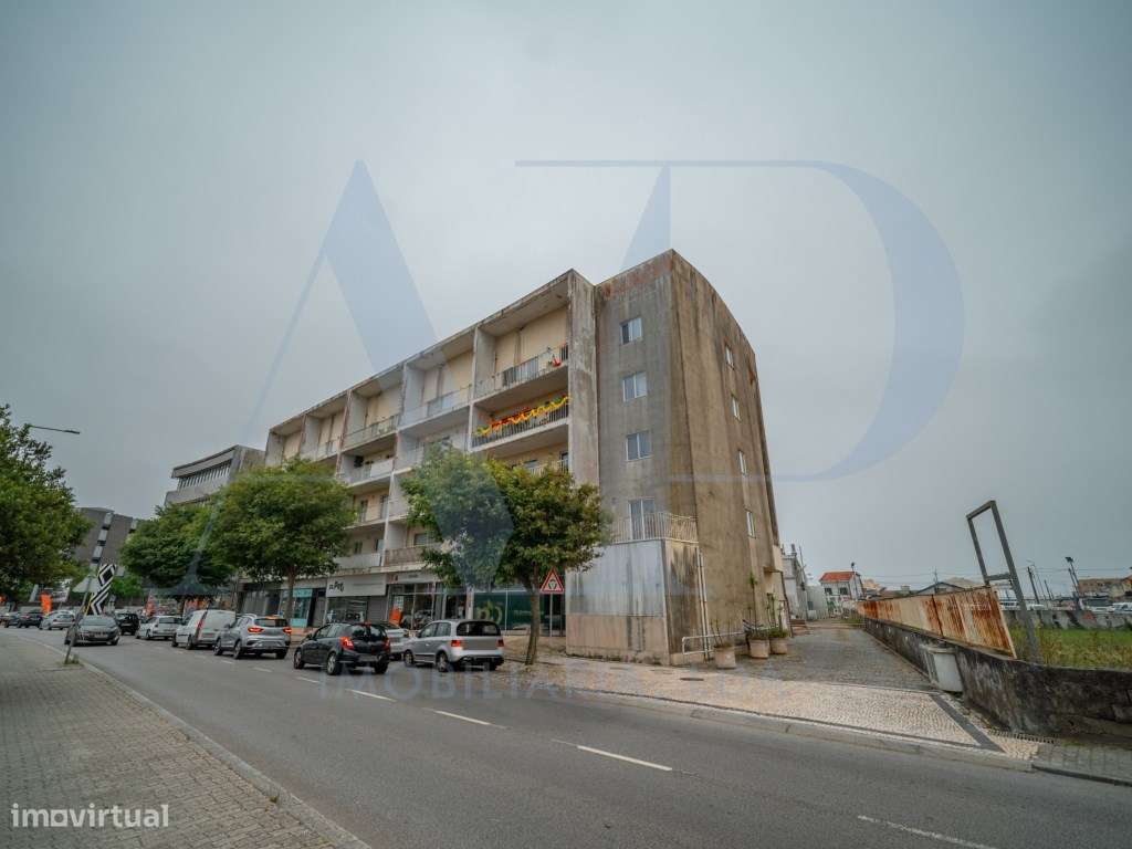 Apartamento T3 com varanda, e localização privilegiada em Vila do C...-22