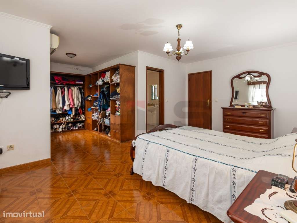 Moradia V4+1 próximo do Parque Urbano, São Pedro, Ponta Delgada-19