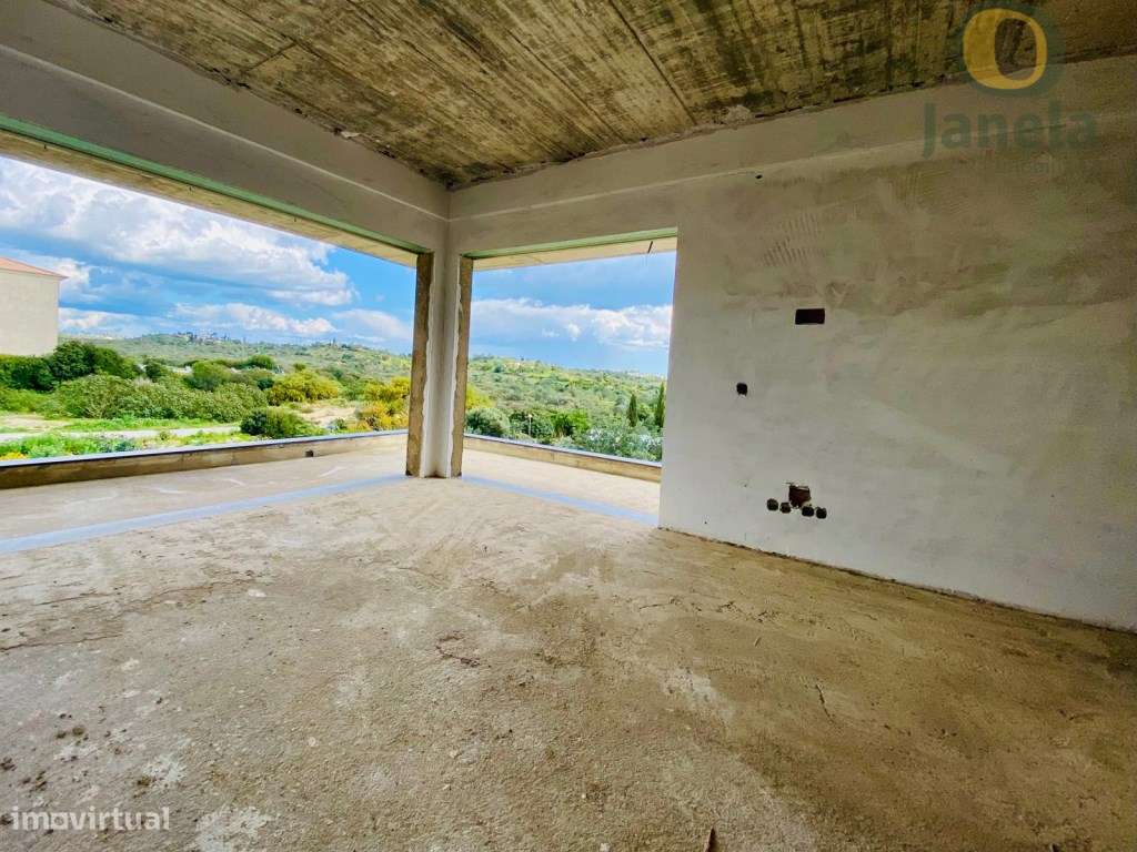 Moradia T4 com piscina, garagem para 8 carros, no Cerro Azul - Grande imagem: 5/24