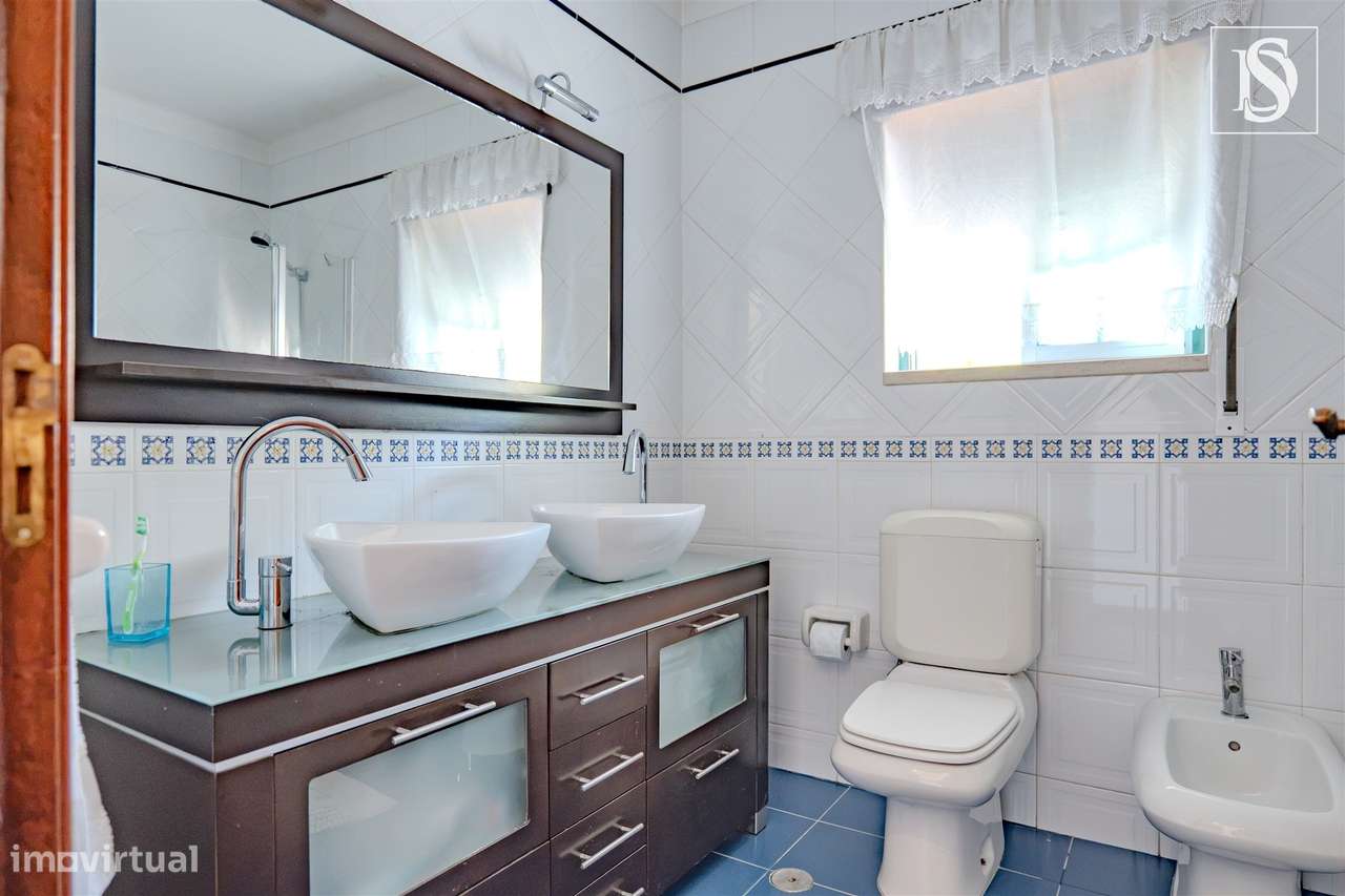 Apartamento T4 c/ Garagem-13