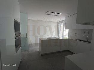 Carcavelos, apartamento T3 novo de Luxo