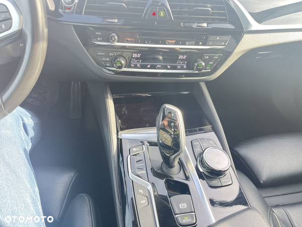 BMW Seria 5 M550d xDrive - 19
