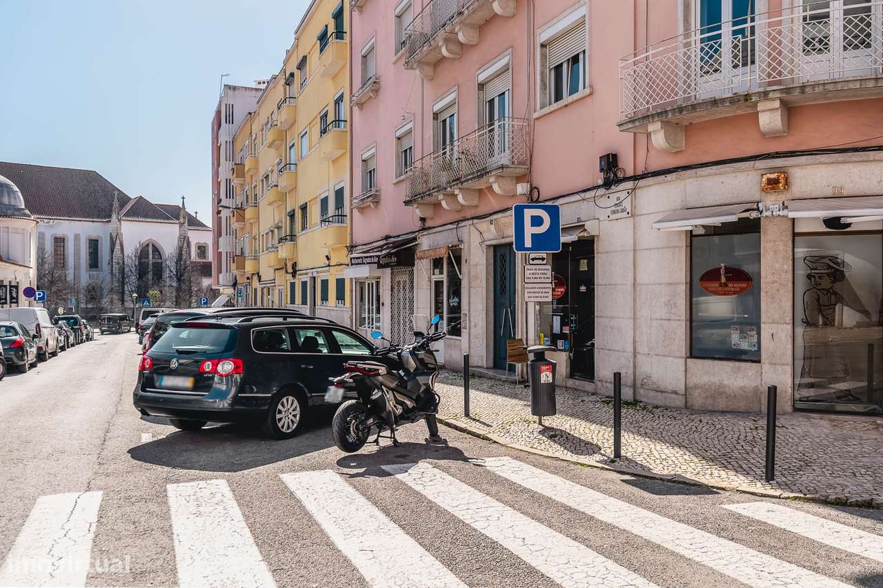 Garrafeira, mercearia para trespasse na Rua Tenente Ferreira Durão-21