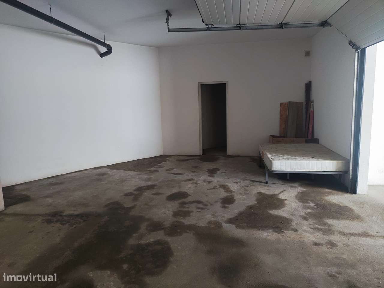 Moradia geminada (ponta), r/c e 1º andar, a 5min. do centro da cidade!-18