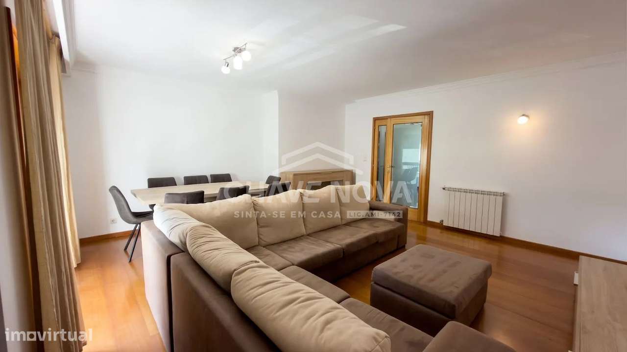 Apartamento T2 Mobilado c/ Lugar de Garagem em Oliveira do Douro-4