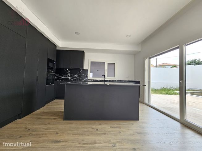 Moradia nova, com piscina, para venda em Azeitão-3