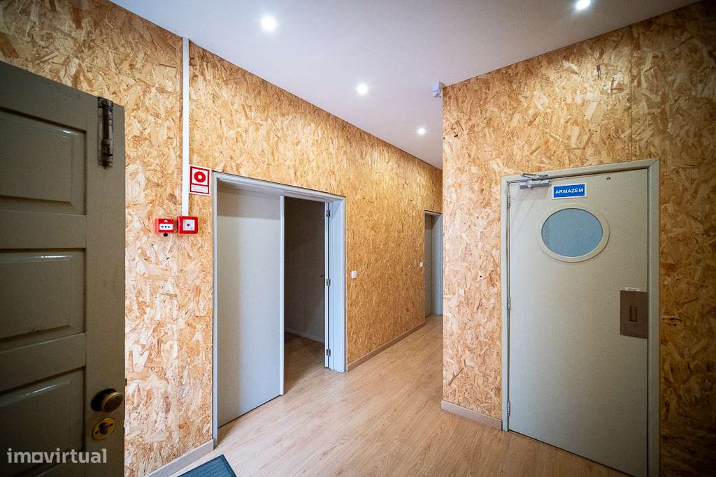 Armazém Industrial em Paços de Brandão com 304 m² - Grande imagem: 4/10