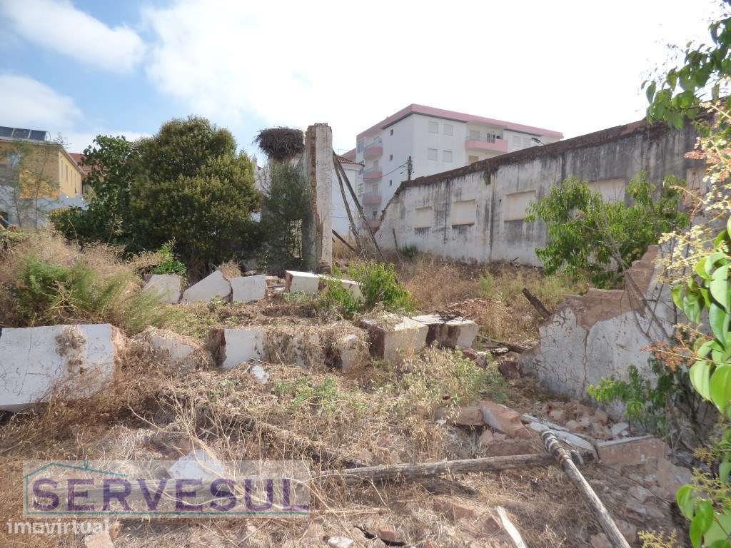 Prédio urbano com a área de 3700m² e construções existentes em cond... - Grande imagem: 2/18